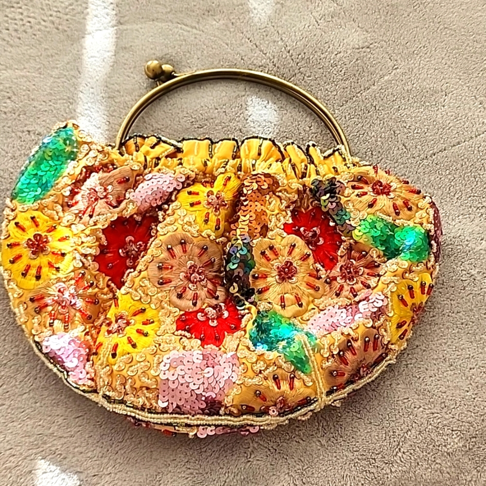 Beaded hand bag
